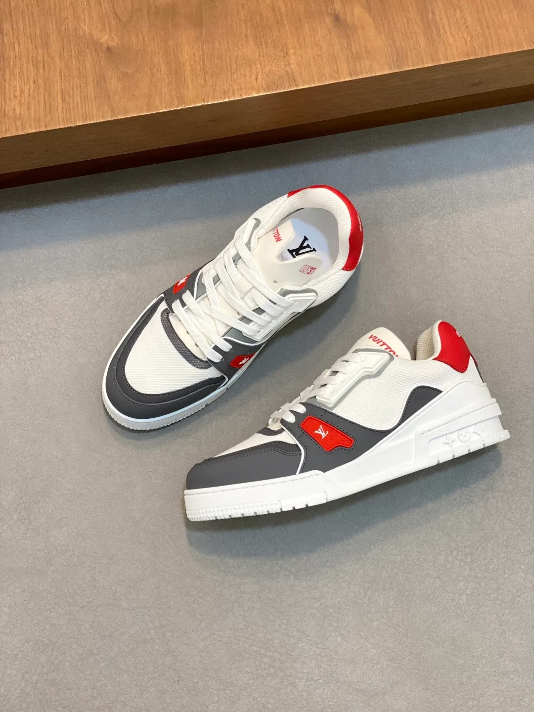Men's shoes 💰900 Loui* Vuitto* - Louis ** donkey house New color matching men's trainer sneakers, this LV Trainer sneaker is made of calfskin and breathable mesh, showing pure colors, the #54 logo on the back traces the brand's birth in 1854, the designer's handwritten brand logo embellishes one side, designed by Virgil Abloh himself, a very commemorative sneaker, the new lv Louis Vuitton loui* vuitto* trainer sneaker low casual sports culture versatile basketball sneakers Size: 39-44 (customized at 38.45)